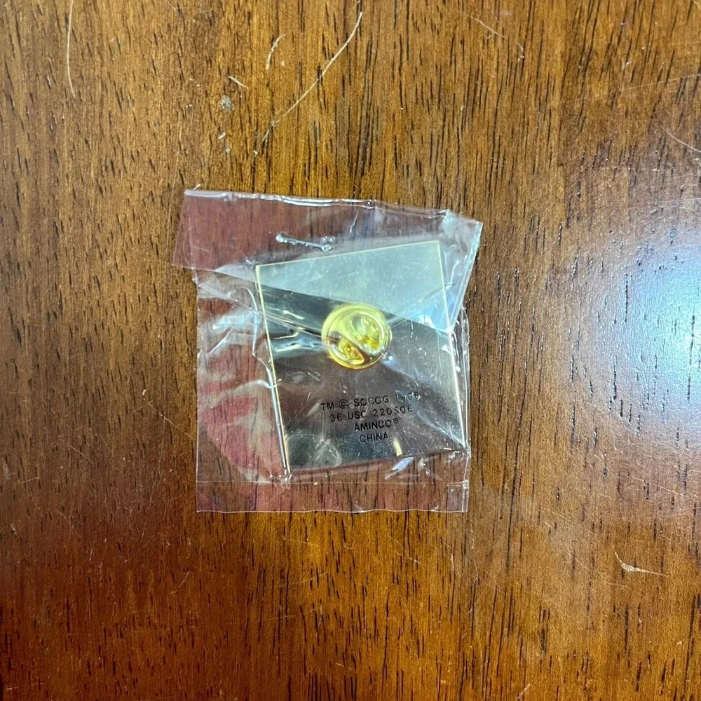 2000 Vintage Sydney Olympics Sports Illustrated Pin Official Souvenir NEW